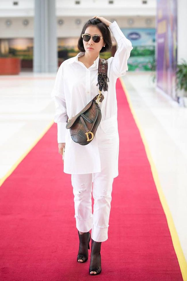 Giọng ca "Đường Cong" giờ đây ăn mặc rất sang chảnh, nữ tính.