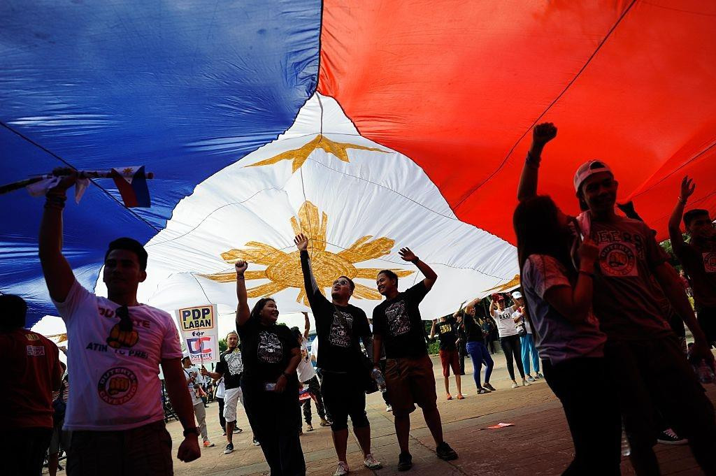 An thit cho, hen dung gio va 4 luat cam ngam o Philippines