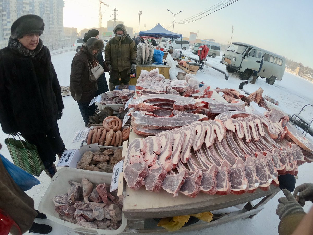 Dù vậy những miếng thịt vẫn đóng băng bởi nhiệt độ hà khắc ở nơi này. Ảnh: Internet. Video "Chế biến món ngon từ nấm đông cô". Nguồn: VTC.