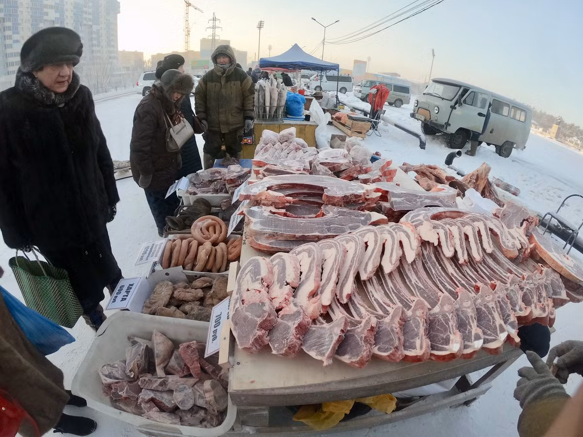 Dù vậy những miếng thịt vẫn đóng băng bởi nhiệt độ hà khắc ở nơi này. Ảnh: Internet. Video "Chế biến món ngon từ nấm đông cô". Nguồn: VTC.