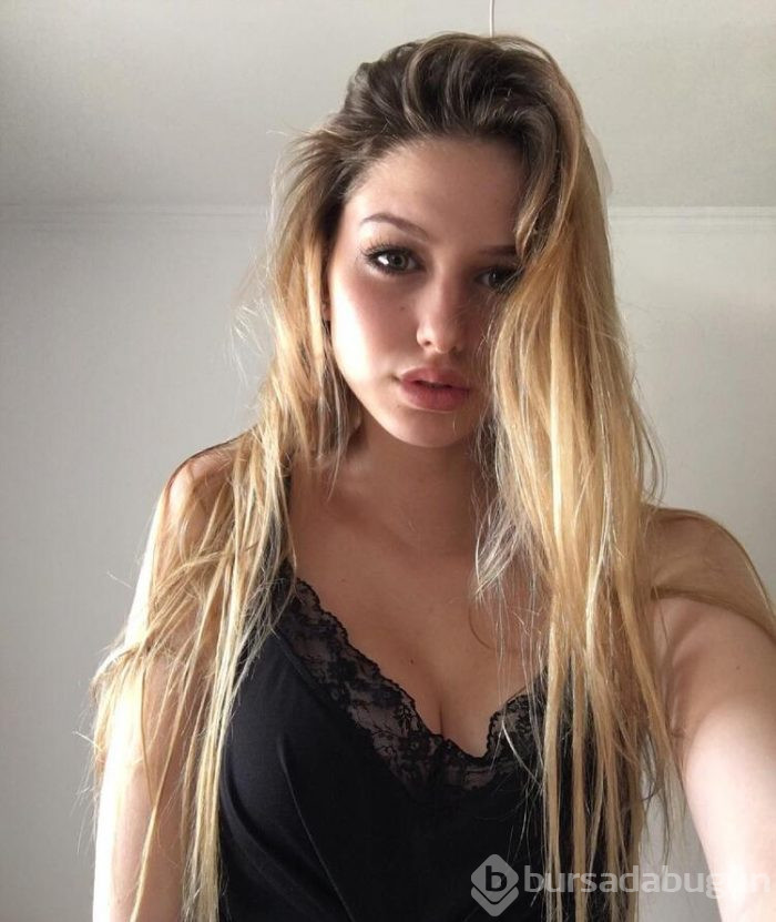 Sở hữu vòng một "khủng", cô nàng thường "đốt mắt" người nhìn bởi cách ăn mặc hở bạo.