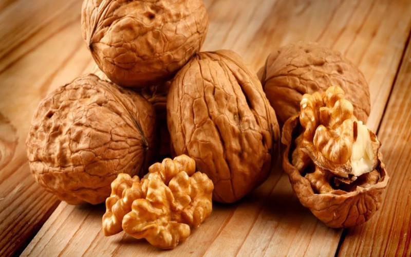 Trong quả óc chó có chứa axit alpha-linolenic - loại axit béo omega-3 tăng cường sức khỏe tim mạch, khắc phục được bệnh huyết áp, bổ sung năng lượng và giữ ấm cho cơ thể.