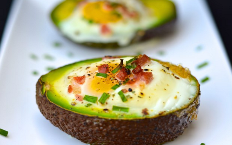 Bơ nướng: Quả bơ khiến chúng ta có cảm giác no, duy trì năng lượng cho cơ thể, giảm lượng cholesterol có hại ...