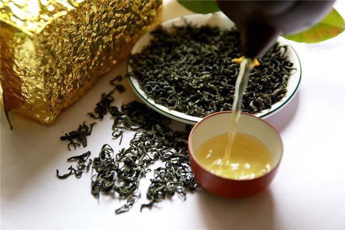 Chè Shan tuyết: Những cây chè Shan cổ thụ vùng cao màu trắng xám, bọc một lớp phấn trắng mờ như tuyết nên được gọi là chè Shan tuyết - đặc sản Hà Giang. Đây là nguồn nguyên liệu sạch vì khai thác từ tự nhiên. Ảnh: Internet. Video "Chế biến món ngon từ nấm đông cô". Nguồn: VTC.