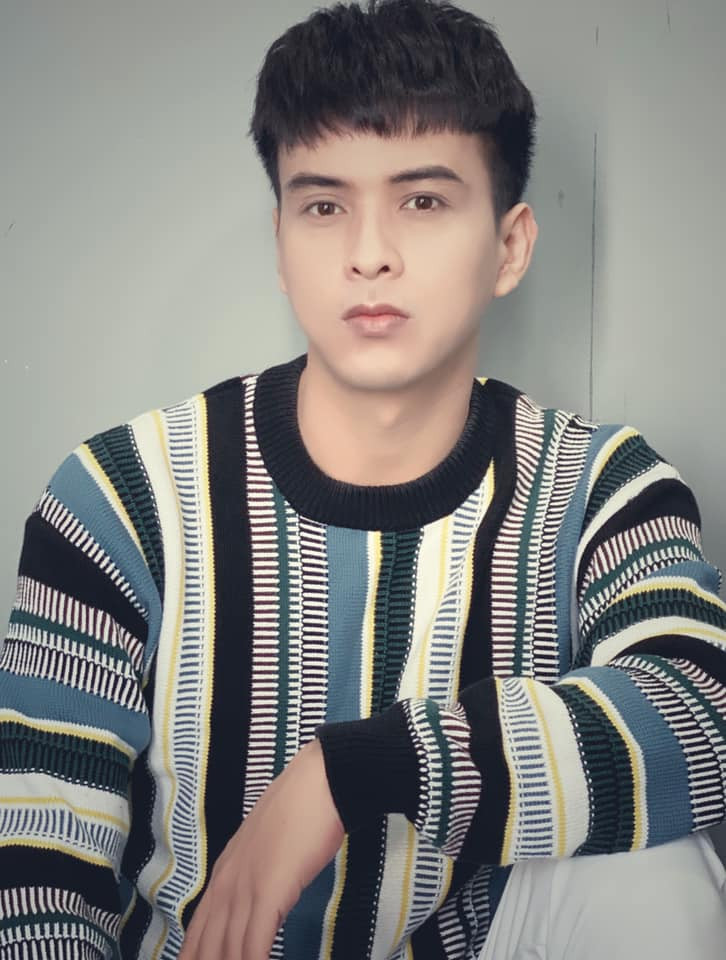 Về gu thời trang đường phố, nam ca sĩ sinh năm 1986 chuộng phong cách khỏe khoắn, năng động.