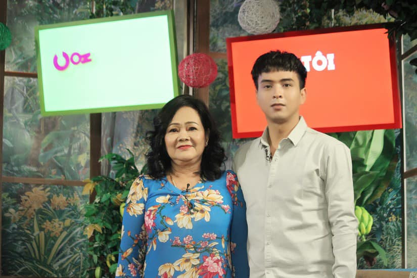 Phong cách thời trang của Hồ Quang Hiếu cũng khá phong phú, nhiều màu sắc.