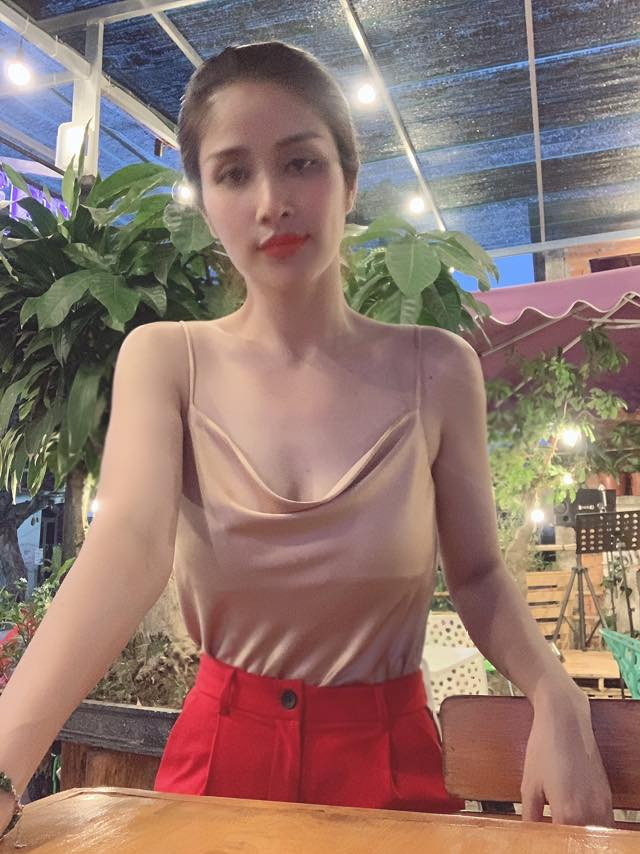 Vợ cũ của cầu thủ Phan Thanh Bình từng qua một lần sinh nở nhưng vóc dáng vẫn thon gọn, gợi cảm.