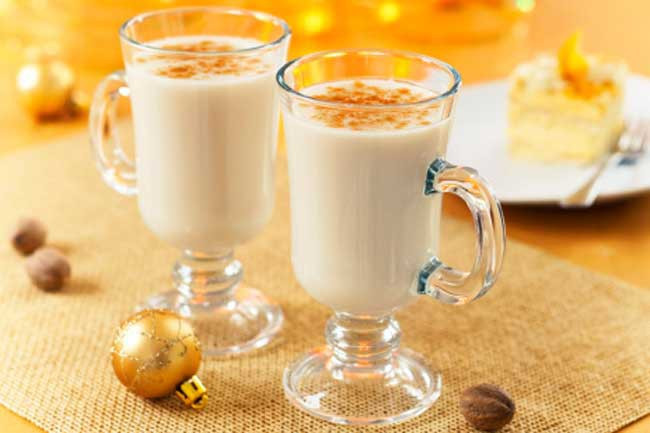 Cocktail trứng sữa (eggnog): Cocktail trứng sữa là một lựa chọn tuyệt vời để đẩy lùi giá lạnh mà không ảnh hưởng đến tim mạch. Bạn nên uống với lượng vừa phải.