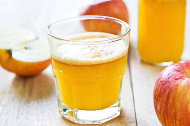 Rượu táo: Một ly rượu táo nóng thơm ngon sẽ giúp bạn làm ấm cơ thể giữa thời tiết lạnh giá. Rượu táo giàu các chất chống oxy hóa, vitamin C và kali, nhờ đó rất tốt cho sức khỏe tim mạch.