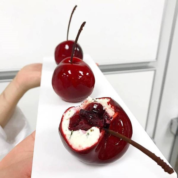 Chiếc bánh hấp dẫn từ hình thức bắt mắt tới hương vị thơm ngon.