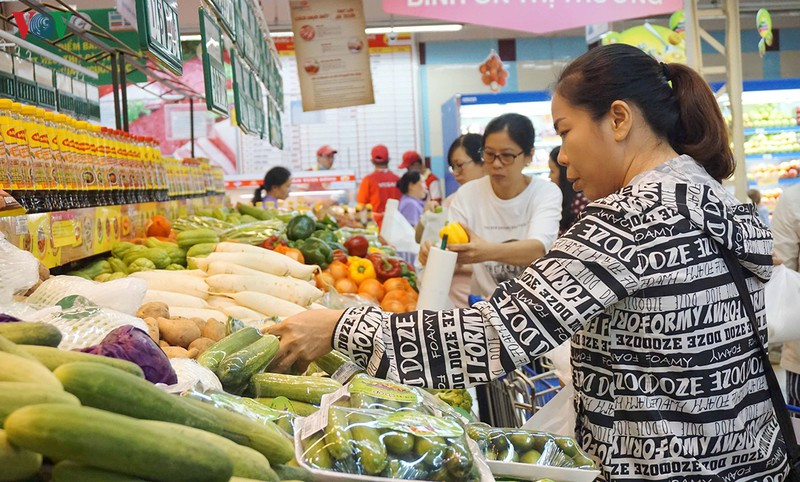 Chuan bi hang hoa Tet doi dao, khong lo khan hang sot gia?-Hinh-3