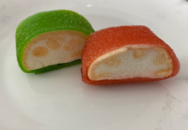 Trông có vẻ như những phiên bản khác của Candy Maki nhưng 2 chiếc kẹo này lại lại được gọi là California Rolls.