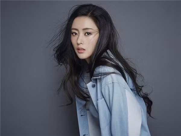 Vì không có tiền thuê huấn luyện viện thể dục riêng, cô đã ăn trứng liên tục để giảm cân và thay đổi hình ảnh. "Tôi đã không biết làm cách nào giảm cân và giữ dáng. Thế rồi, tôi tìm hiểu các kinh nghiệm giảm cân từ trên mạng xã hội. Tôi đã ăn dưa chuột và trứng luộc suốt một thời gian dài để giảm cân. Sau 2 năm trôi qua, tôi đã giảm18kg" - nữ diễn viên chia sẻ.