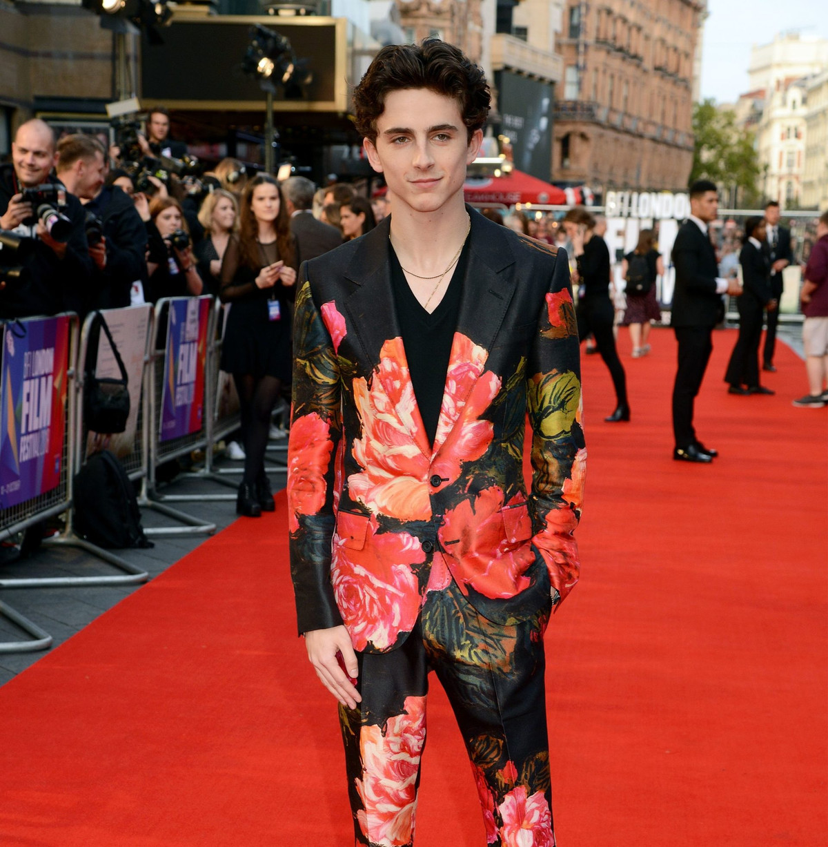 Timothée Chalamet (24 tuổi, Mỹ) được vinh danh là chàng trai mặc đẹp nhất năm 2019 do tạp chí GQ bình chọn.