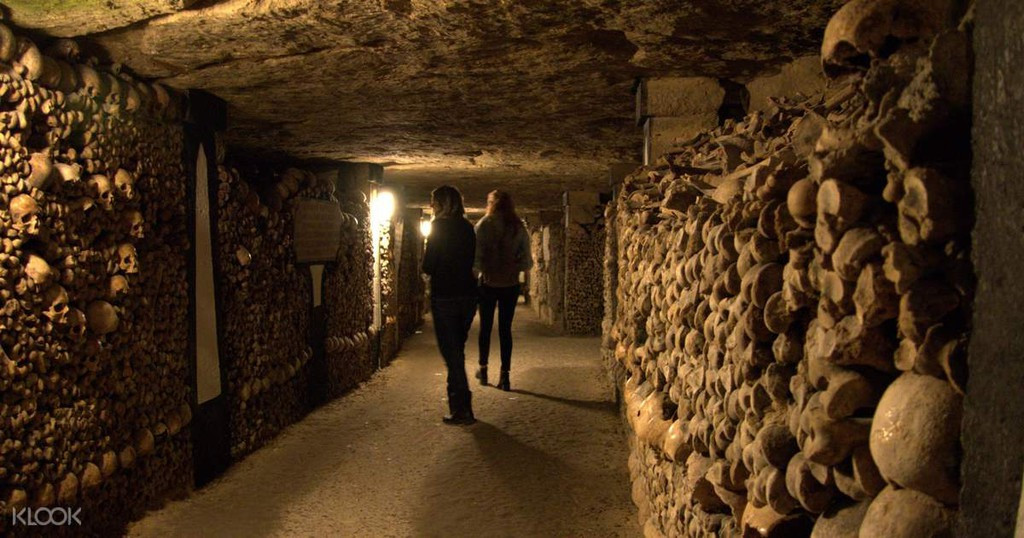 Đường hầm mở cửa đón khách từ 10-17h, với phí vào cửa khoảng 11 USD. Du khách được khuyến cáo nên đem theo áo khoác, do nhiệt độ dưới hầm thường ở mức 14 độ C. Ảnh: Klook. 