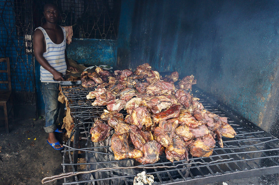 Món thịt gia cầm nướng cũng được ưa chuộng tại châu Phi.
