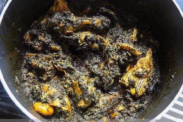 Một món ăn được làm từ khoai tây, nhưng dám chắc chẳng có khách du lịch nào dám ăn thử khi nhìn thấy.