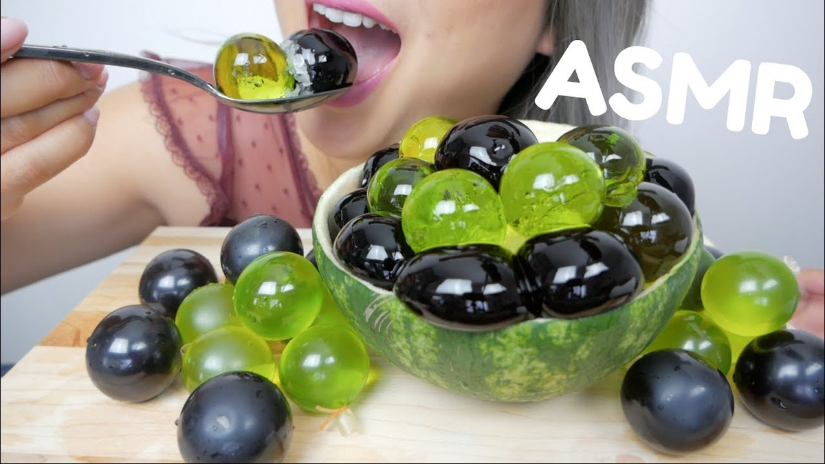 Sản phẩm này có nhiều phiên bản màu sắc và hương vị, như màu xanh, đỏ, vàng nhưng màu tím nho Kyoho là nổi bật và phổ biến nhất.