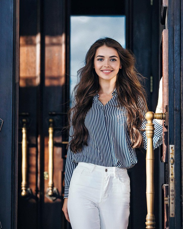 Kể từ khi tham gia vào chính trường, cô bắt đầu ăn mặc kín đáo và thanh lịch hơn.