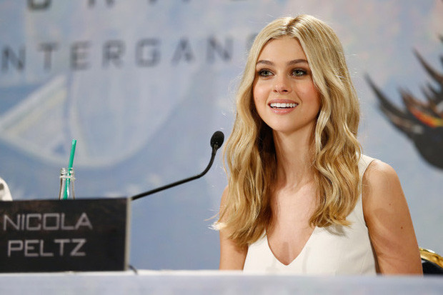 Dù theo đuổi trường phái thời trang khoe body nóng bỏng nhưng cô vẫn đảm bảo được yếu tố thanh lịch, tiết chế. Ảnh: Internet. Video "Minh Hằng chia sẻ về phong cách thời trang". Nguồn: VTC.