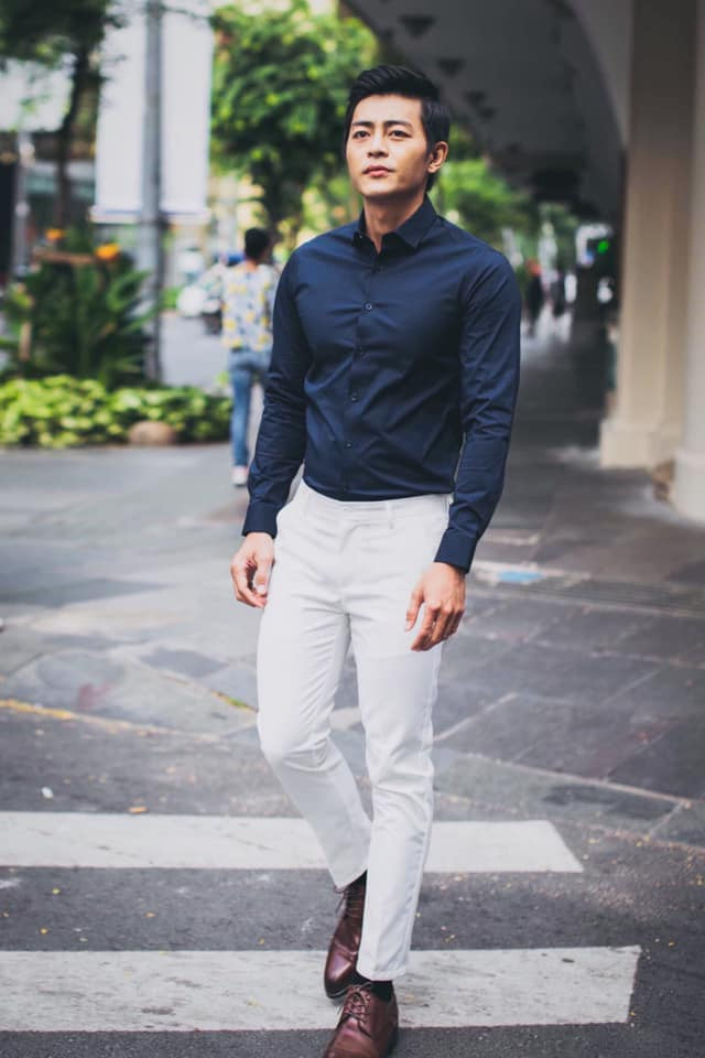 Ngoài đời, nam diễn viên gây ấn tượng với ngoại hình chuẩn, gương mặt nam tính và gu thời trang lịch lãm.