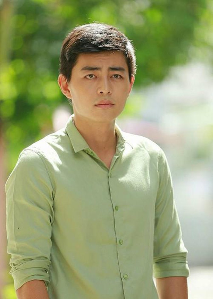 Nam diễn viên sinh năm 1986 thường diện áo sơ mi bảnh bao và nam tính.