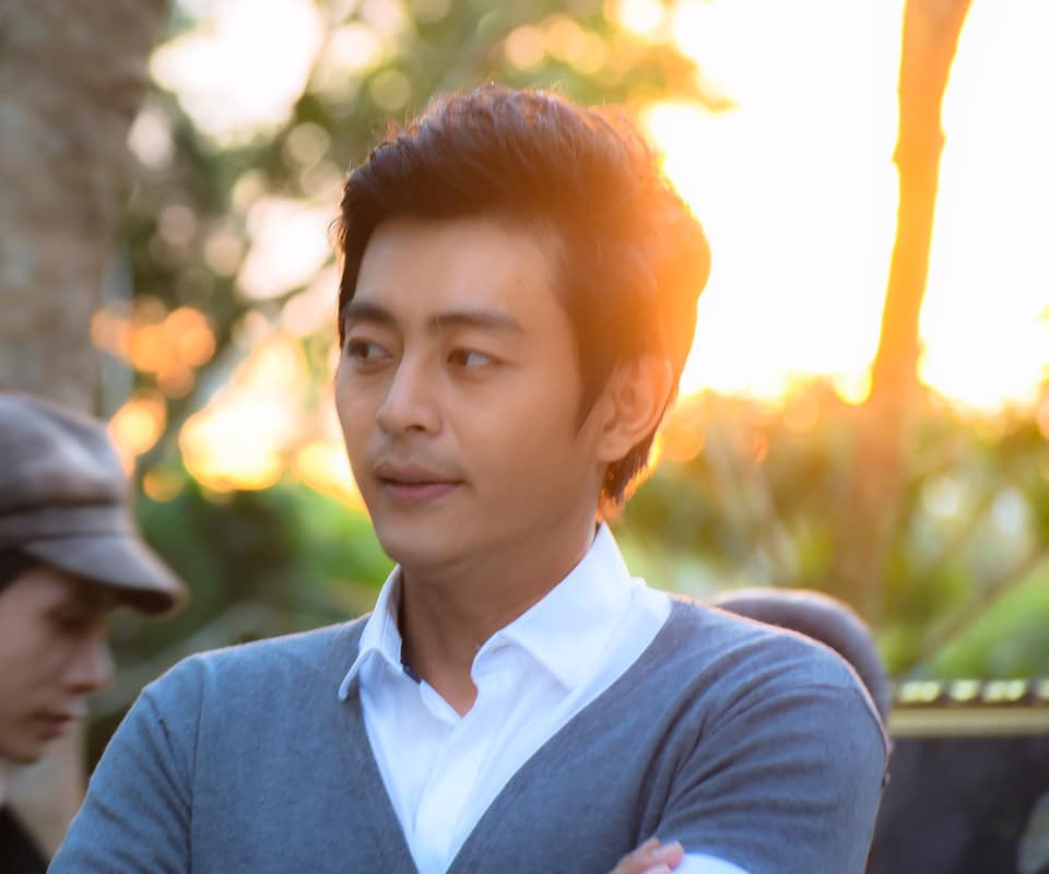 Phong cách thời trang đời thường của Quốc Huy vừa giản dị vừa nam tính.