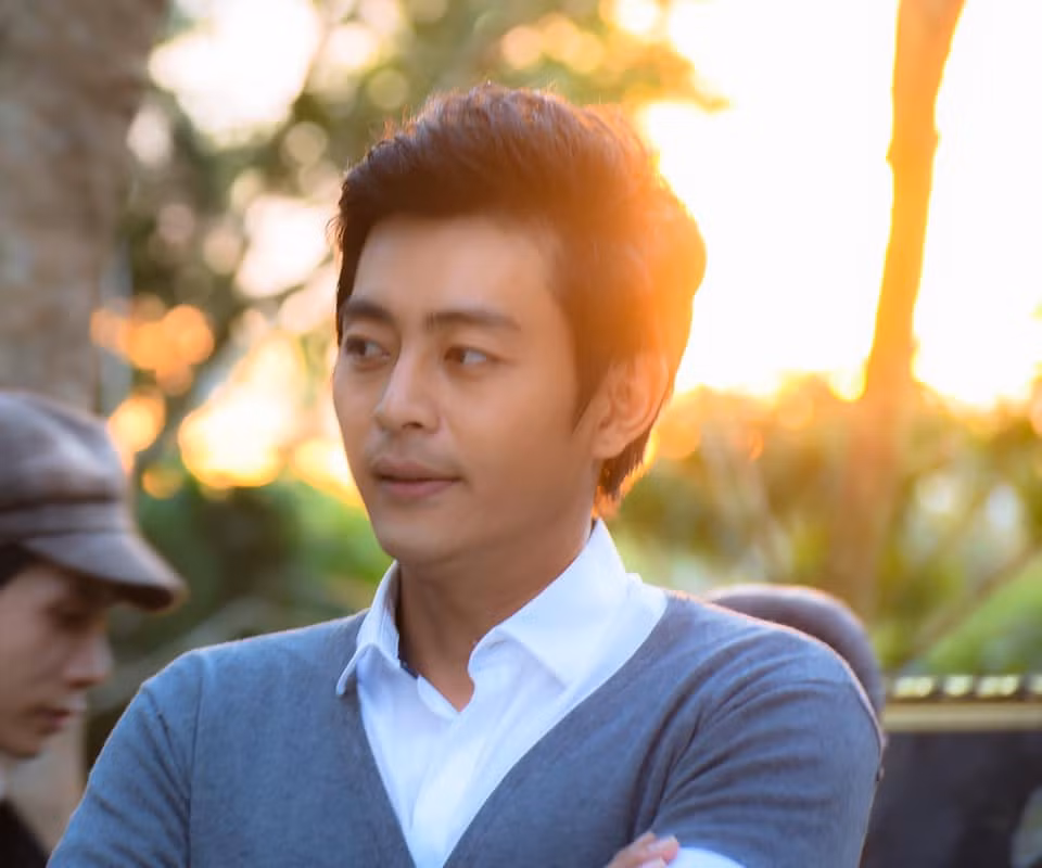 Phong cách thời trang đời thường của Quốc Huy vừa giản dị vừa nam tính.