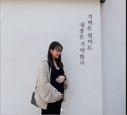 Gam màu trang phục yêu thích của Joyce Phạm là đen, trắng và xám.