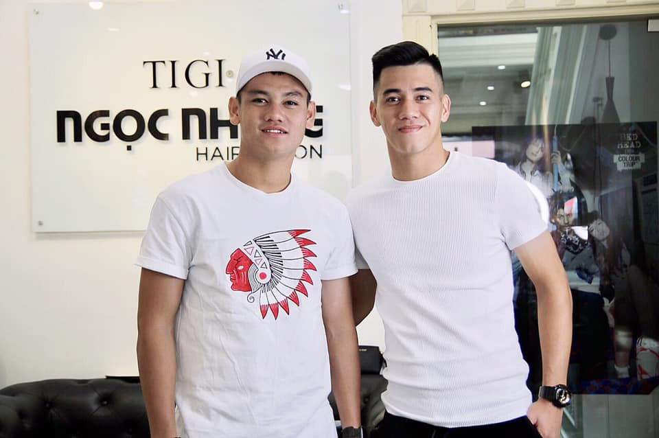 Cầu thủ thích diện quần short và áo phông vừa gọn gàng, vừa tạo sự thoải mái khi di chuyển.