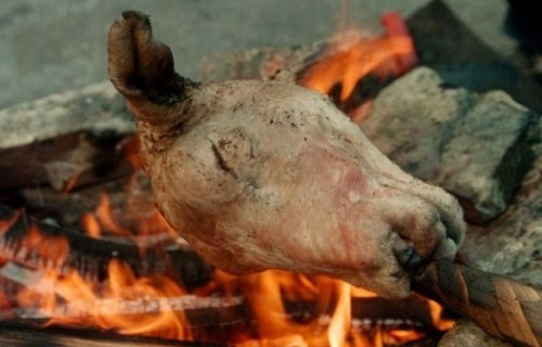 Smalahove trong tiếng Na Uy là cách gọi biến tấu của cụm từ Hove Smale trong đó "hove" nghĩa là đầu, "smale" nghĩa là cừu. Vì vậy Smalahove có ý nghĩa là món ăn đầu cừu.