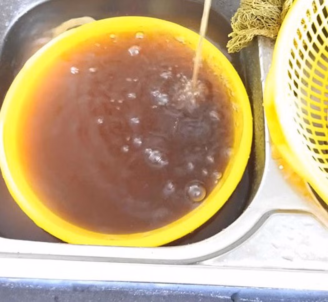 Một trong những nguyên nhân gây tử vong là do sử dụng nguồn nước bị ô nhiễm. Đây là mối đe dọa nghiêm trọng đến sức khỏe, thậm chí cả tính mạng của người dân.