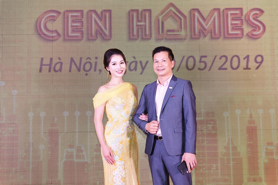 Chiếc đầm lệch vai khoe vẻ đẹp gợi cảm của bà xã Shark Hưng.