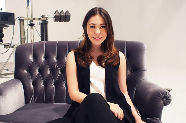 Xinh xắn và cực kì đa tài, không chỉ là một trong số những giám đốc điều hành trực tiếp của tập đoàn khách sạn khổng lồ, Pimpisa còn thành danh trên địa hạt phim ảnh với vai chính trong series truyền hình được yêu thích Rak Rae.