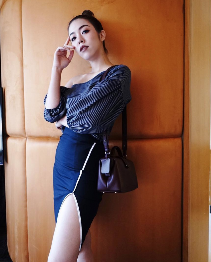 Ngoài ra, sau khi tốt nghiệp khoa Thiết kế nội thất của Đại học Chulalongkorn, Pimpisa đã lập nên thương hiệu riêng của mình về mỹ phẩm, thời trang.