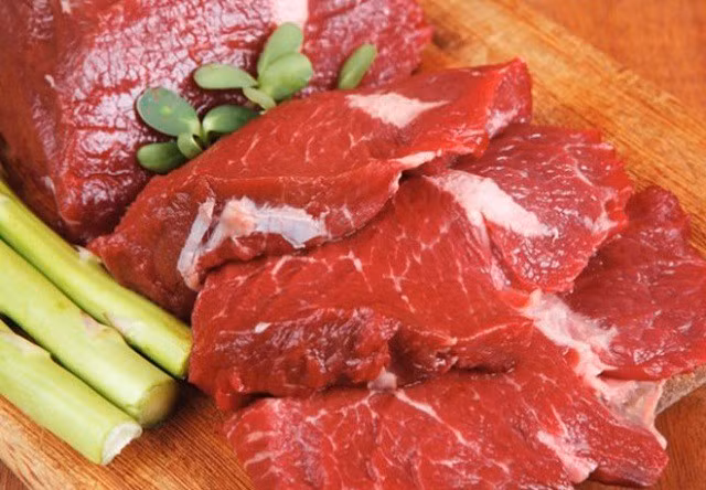 Có nên cắt giảm hoàn toàn thịt trong chế độ ăn để bảo vệ sức khỏe? - Hình 2 Co nen cat giam hoan toan thit trong che do an de bao ve suc khoe?-Hinh-2