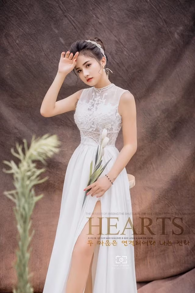 Thanh Hằng thường xuyên thực hiện các bộ ảnh thời trang. Ảnh: FBNV. Video "Minh Hằng chia sẻ về phong cách thời trang". Nguồn: VTC.