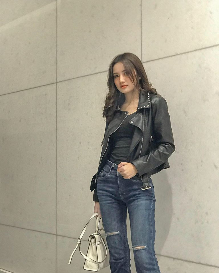 Được biết, Khương Thị Thanh Hằng bắt đầu làm người mẫu ảnh từ năm học lớp 9 cho đến hiện tại.