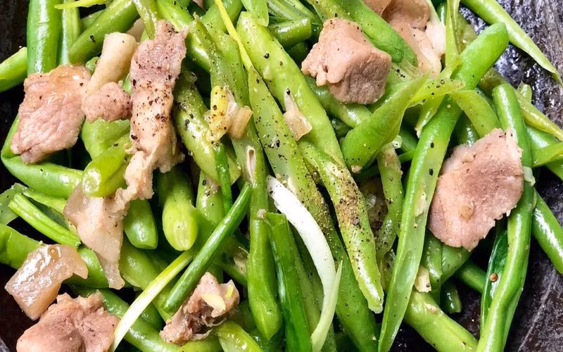 Trong đậu cô ve có chứa độc tố Saponin. Nếu rau không được nấu chín, chất saponin trong đậu sẽ kích thích mạnh hệ tiêu hóa gây ngộ độc và các triệu chứng viêm đường tiêu hóa.