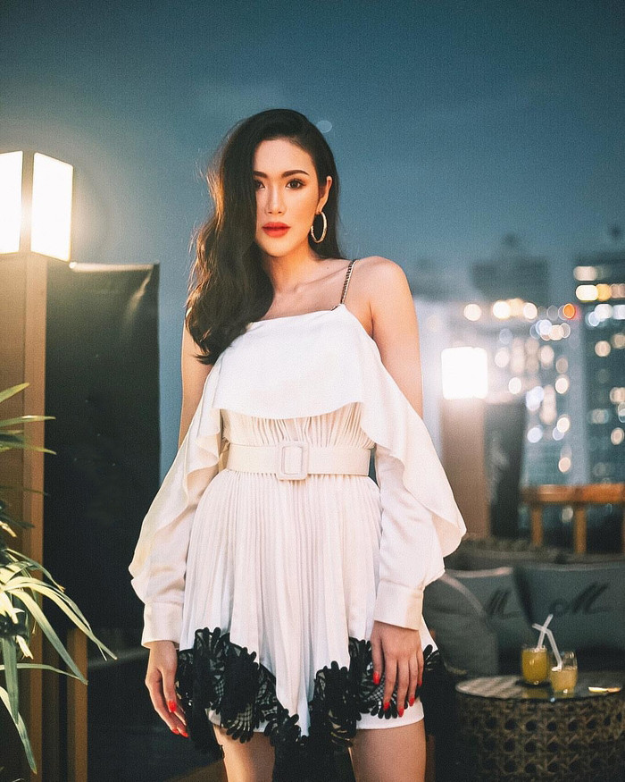 Với gu thời trang khác biệt, cá tính, tiểu thư nhà Srikarnchana là một trong những fashion blogger được giới trẻ xứ chùa vàng ngưỡng mộ.