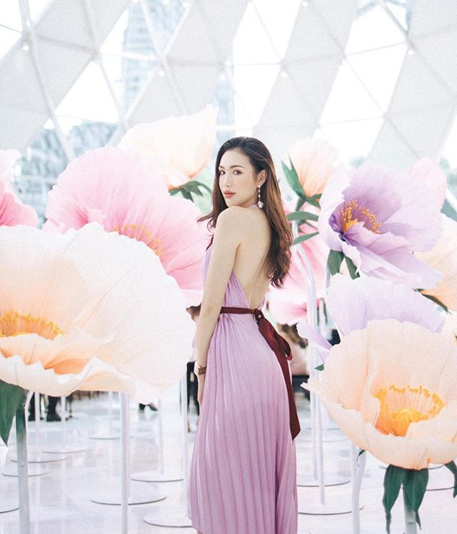 Nhờ được đào tạo bài bản về thời trang cộng với vóc dáng hoàn hảo, thần thái sang chảnh, những trang phục được Ploypayap mặc đều nhanh chóng tạo ra xu hướng.