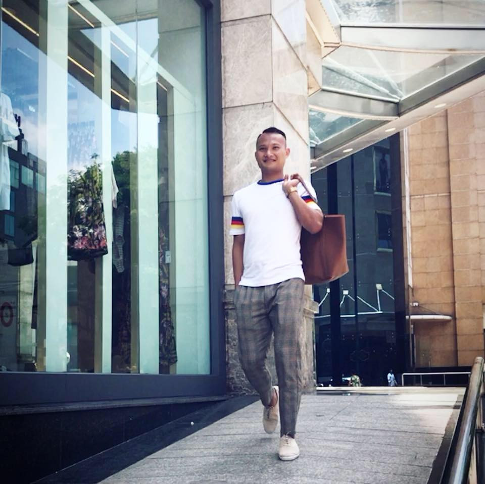 Trọng Hoàng hay chọn diện áo phông, áo polo cùng quần âu hoặc quần thể thao bó ống.