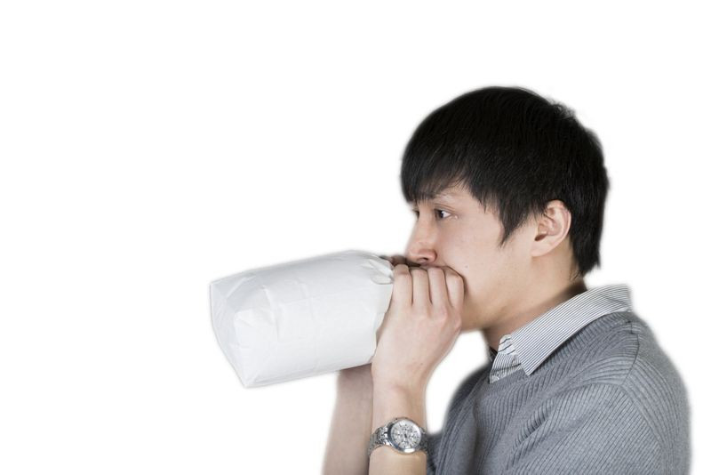 Túi giấy: Hít thở trong túi giấy làm tăng lượng CO2 trong máu. Việc này buộc cơ hoành co thắt để hít vào nhiều oxy hơn, từ đó làm ngưng cơn nấc.