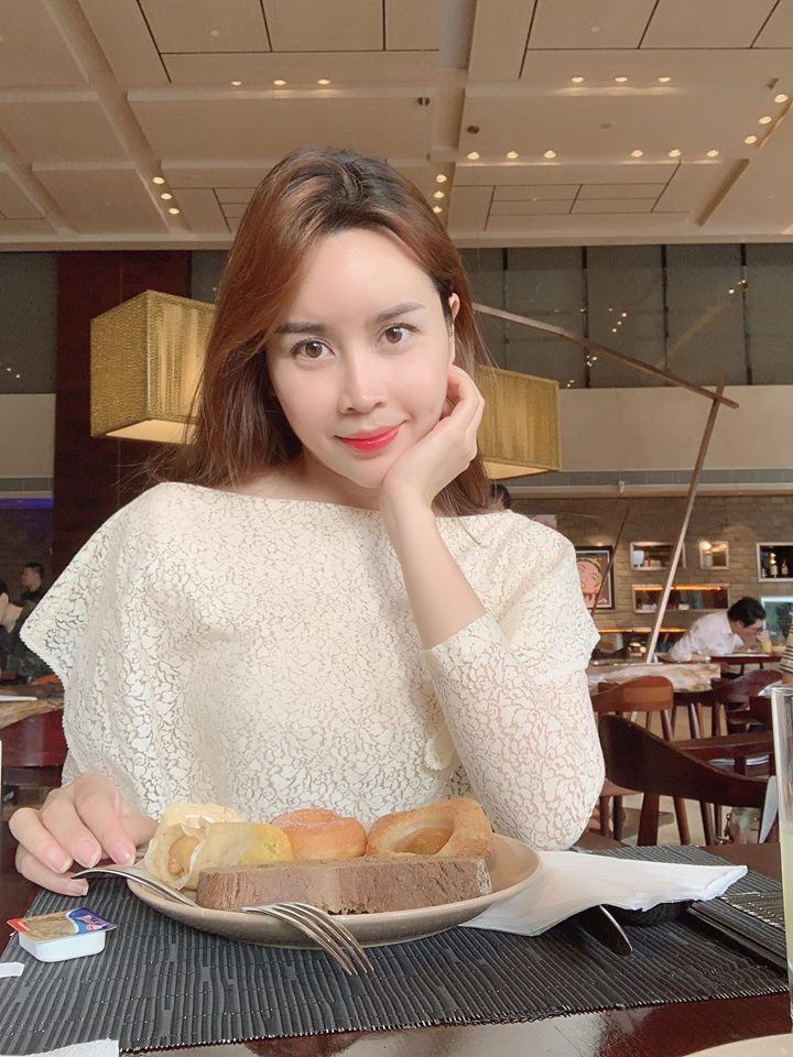 Nhìn khuôn mặt của nữ ca sĩ sau khi chỉnh sửa, ít ai nghĩ Lưu Hương Giang đã là bà mẹ hai con và bước sang tuổi 36.