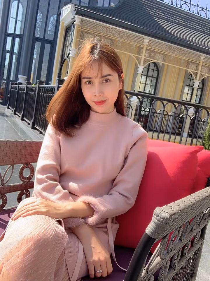 Sau khi "dao kéo", nhan sắc của Lưu Hương Giang như thể đang "lão hóa ngược". Ảnh: FBNV. Video "Bí quyết làm đẹp của sao Việt". Nguồn: VTC.