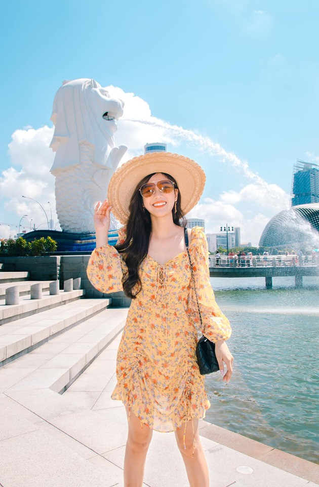 Phong cách thời trang đời thường của Hoàng Yến Chibi vẫn giữ được nét trẻ trung của độ tuổi đôi mươi.