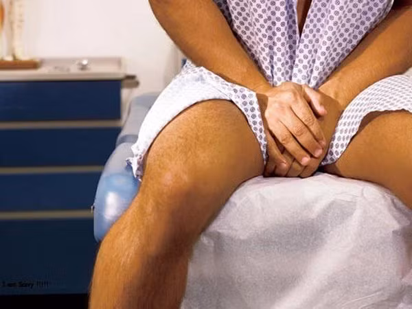 Say ruou “len nham giuong” gai la, chang trai bat ngo khi bac si chan doan benh-Hinh-3