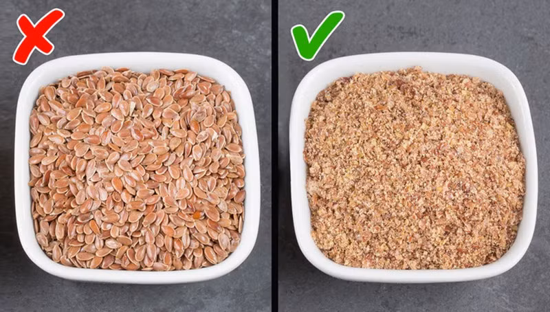 Hạt lanh chứa chất xơ, omega-3, lignans và phytonutrients rất tốt cho cơ thể. Tuy nhiên, cơ thể chúng ta không thể tiêu hóa hoàn toàn hạt lanh. Đó là lý do chúng ta nên nghiền nát hạt lanh trước ăn để không bị mất chất dinh dưỡng.