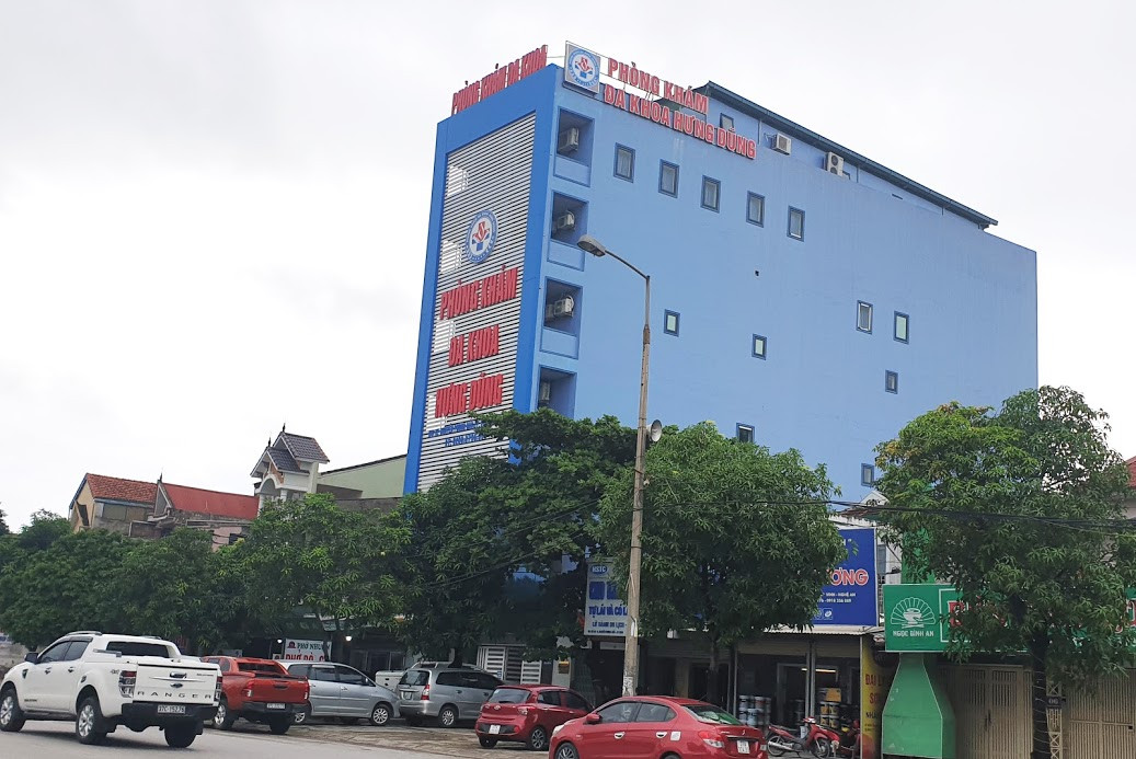 PKDK Vinh bac si Trung Quoc lam trai phep bong doi ten: Binh moi ruou cu lua dan?-Hinh-2