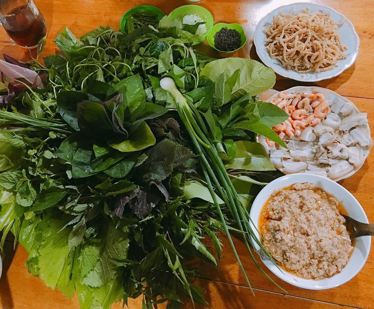 Gỏi lá: Nếu một lần đến phố núi nằm ở cực bắc Tây Nguyên (Kontum), mời bạn cùng cư dân vùng sơn cước thưởng thức món gỏi lá đặc sản.